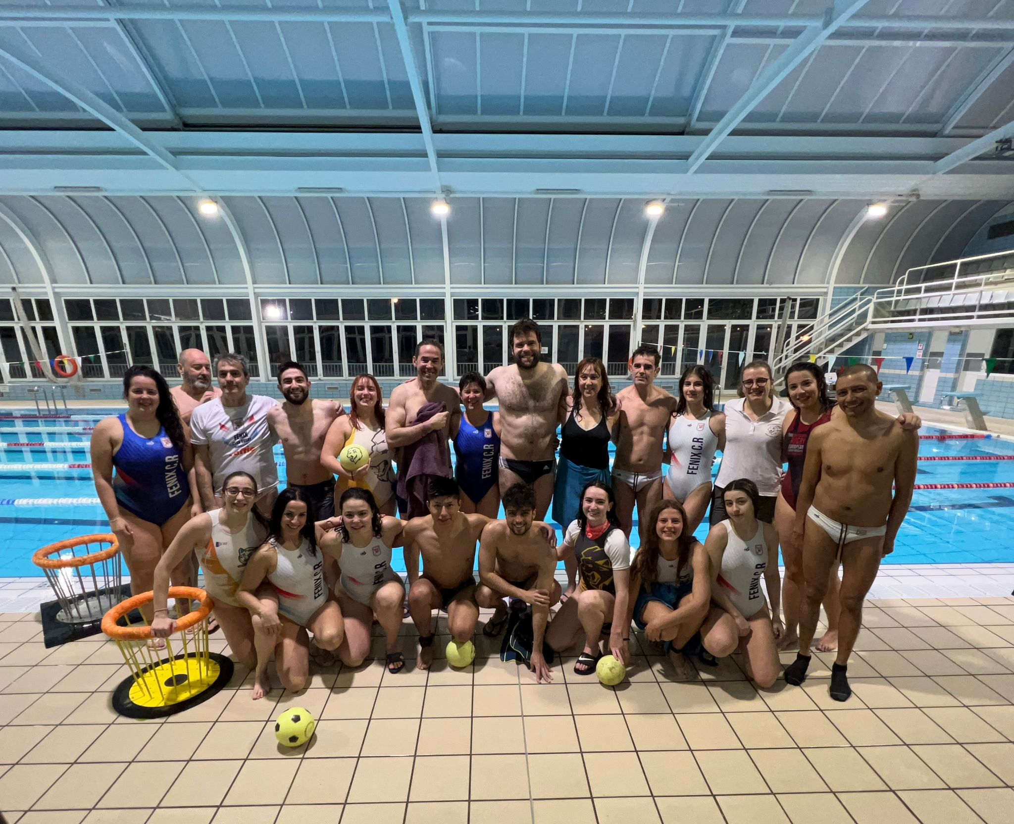 Sesi&oacute;n te&oacute;rico-pr&aacute;ctica de rugby subacu&aacute;tico con los clubes F&eacute;nix de Zaragoza y Leones Pamplona